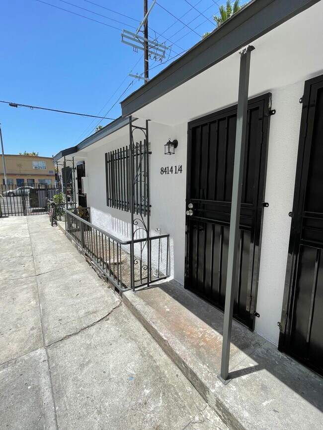Foto del edificio - 8414 S San Pedro St