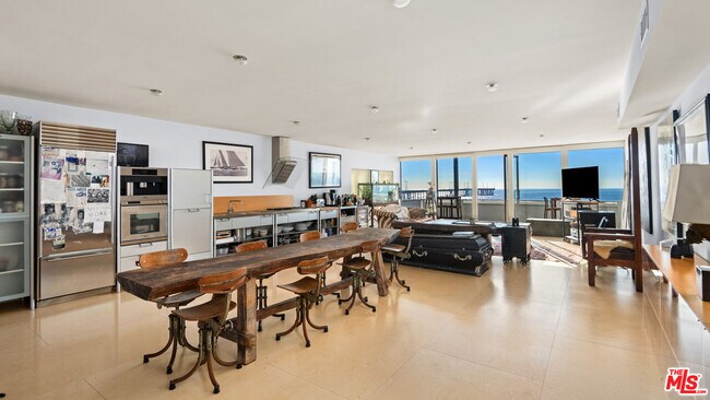Foto del edificio - 2909 Ocean Front Walk
