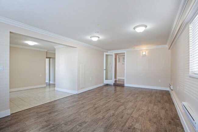 Building Photo - Spacious 3 Bed 1.5 Bath upper level Home f...
