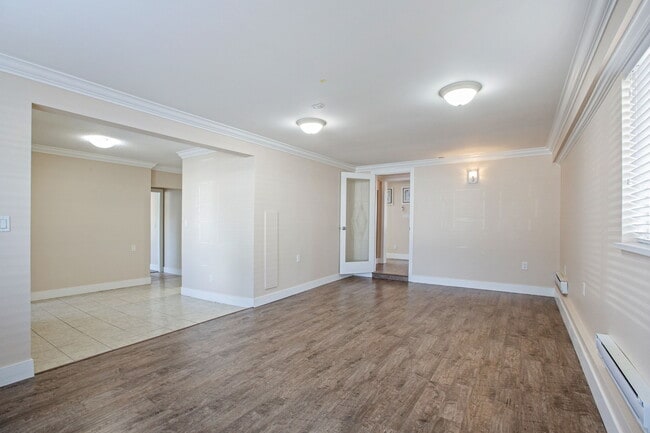 Photo du bâtiment - Spacious 3 Bed 1.5 Bath upper level Home f...