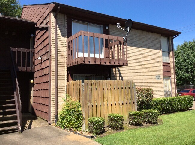 Foto del edificio - 12905 Woodforest Blvd