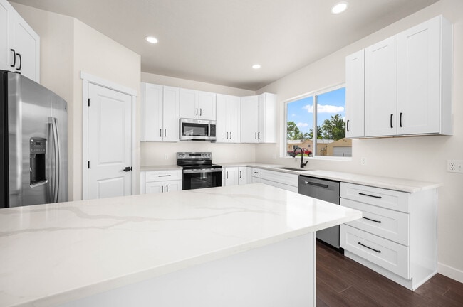 Building Photo - 317 W Ouray Ave