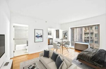 Building Photo - 30 W 18th St