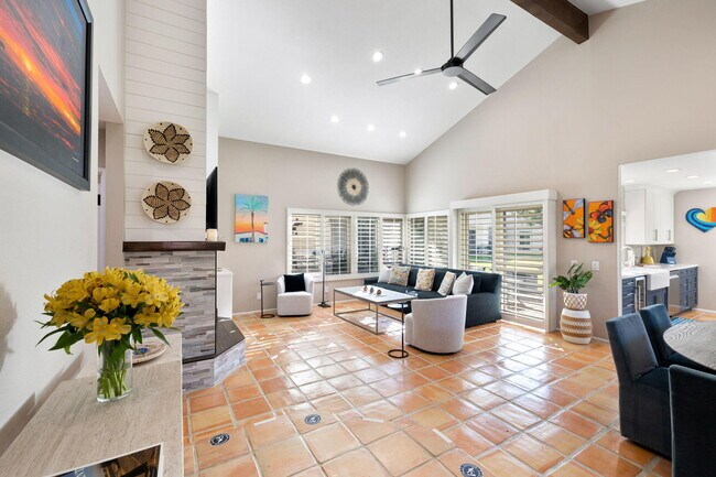 Foto del edificio - 77551 Los Arboles Dr