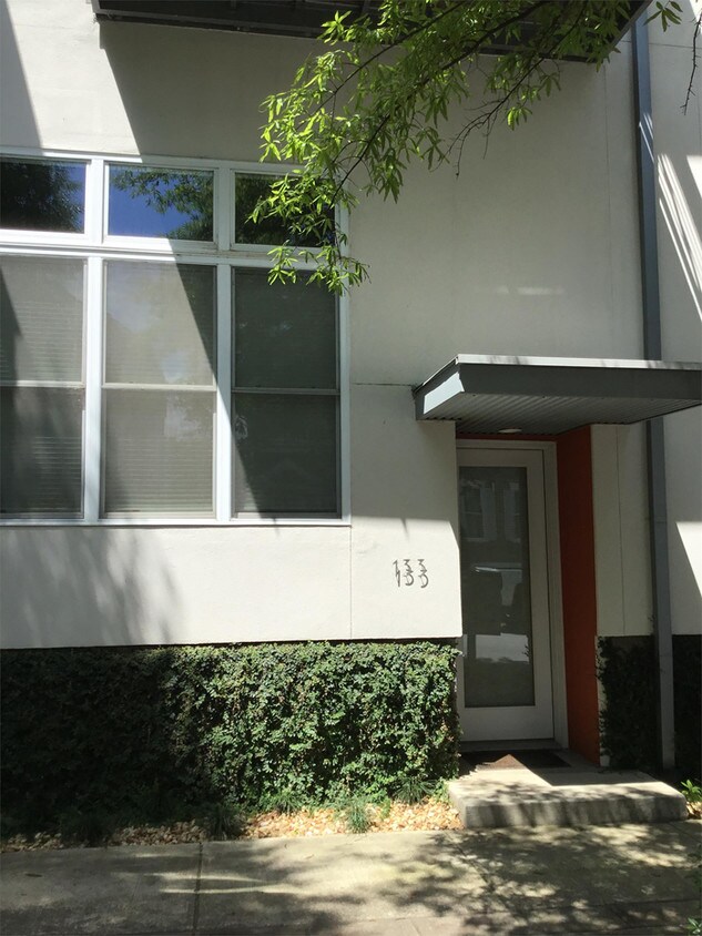 Primary Photo - Southside Condo with Roof Top Deck!