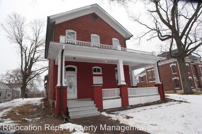 Building Photo - 724 W 8th St
