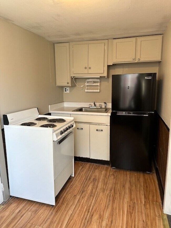 Building Photo - 1 Bedroom 1 Bathroom 2nd fl Apartment For ...
