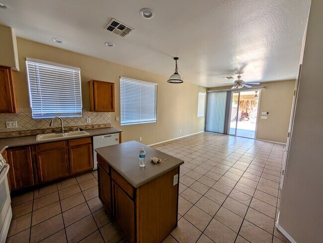 Building Photo - Arrowhead Area 3br - Large Lot