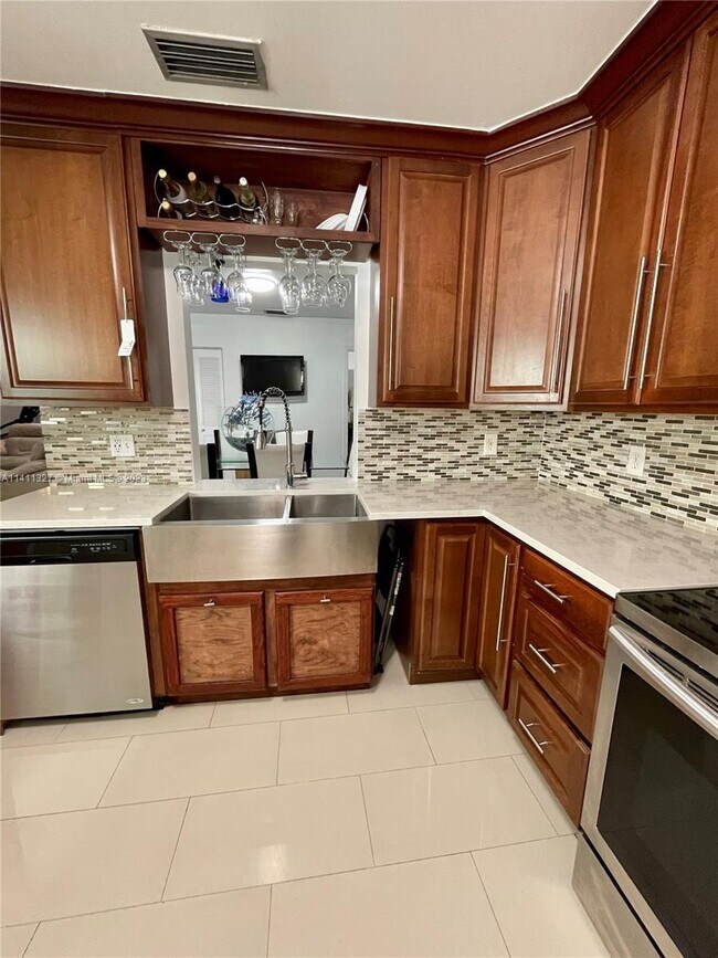 Foto del edificio - 7022 Edgemere Terrace