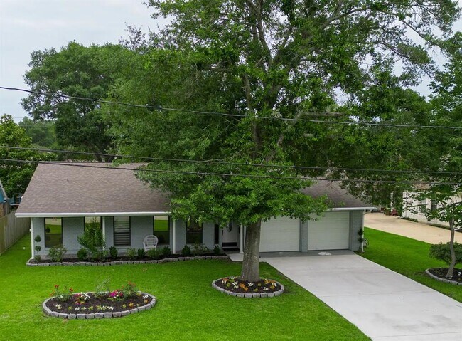 Building Photo - 307 Shirleen Dr