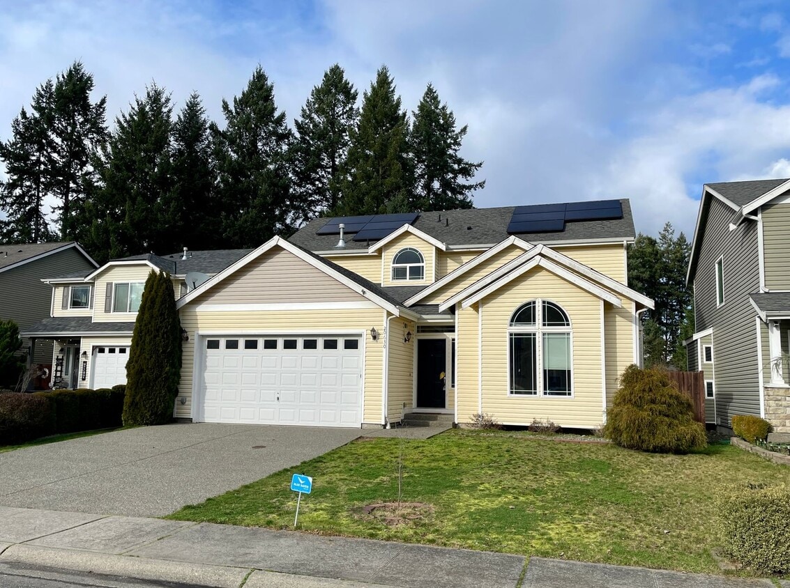 Elegant 3Bedroom Home with Soaring Ceilin... House Rental in