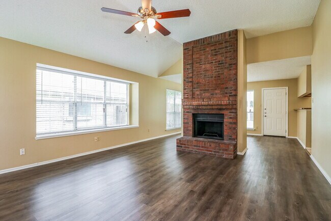 Foto del edificio - 6309 Brookmont Ct