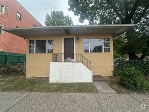 Building Photo - 77-43 Main St