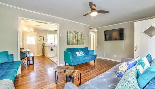 Foto del edificio - Beautifully Renovated Rose District Home