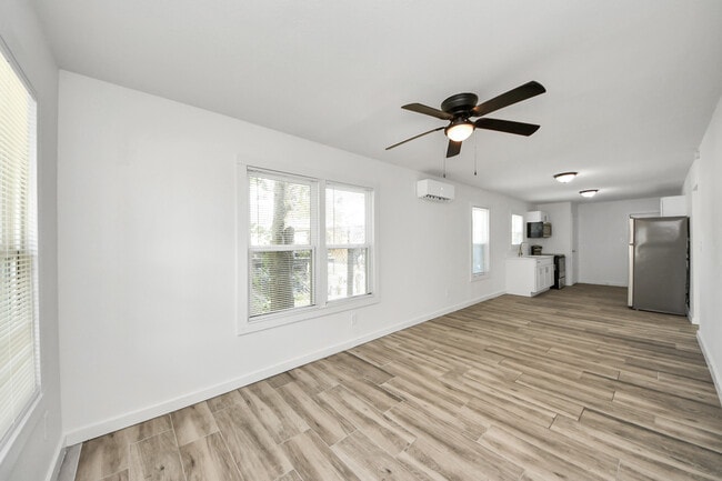 Building Photo - 406 73rd St