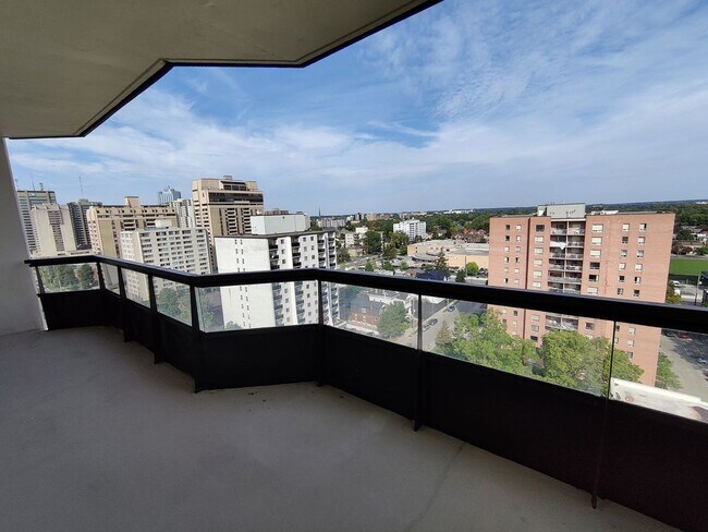 Photo du bâtiment - Kingswell Towers
