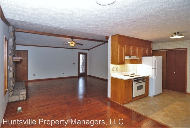 Building Photo - 2 br, 2 bath House - 1071 Sandy Springs Ro...