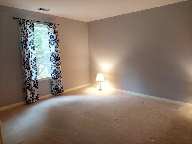 Foto del edificio - 3800 Sunnyfield Ct