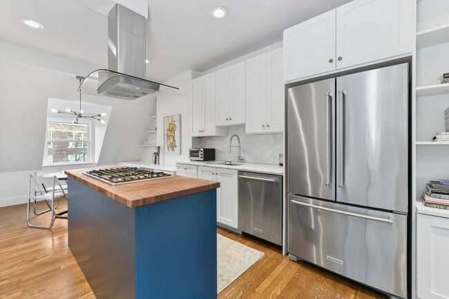 Building Photo - 11 Waltham St