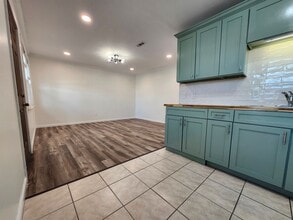 Building Photo - 223 Venado Pl