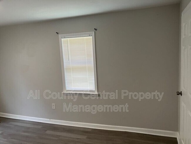 Foto del edificio - 3115 Parkwood Rd