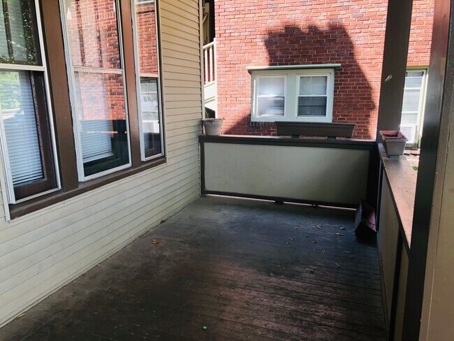 Foto del edificio - 5 Bedroom House - Walking distance from Central Campus