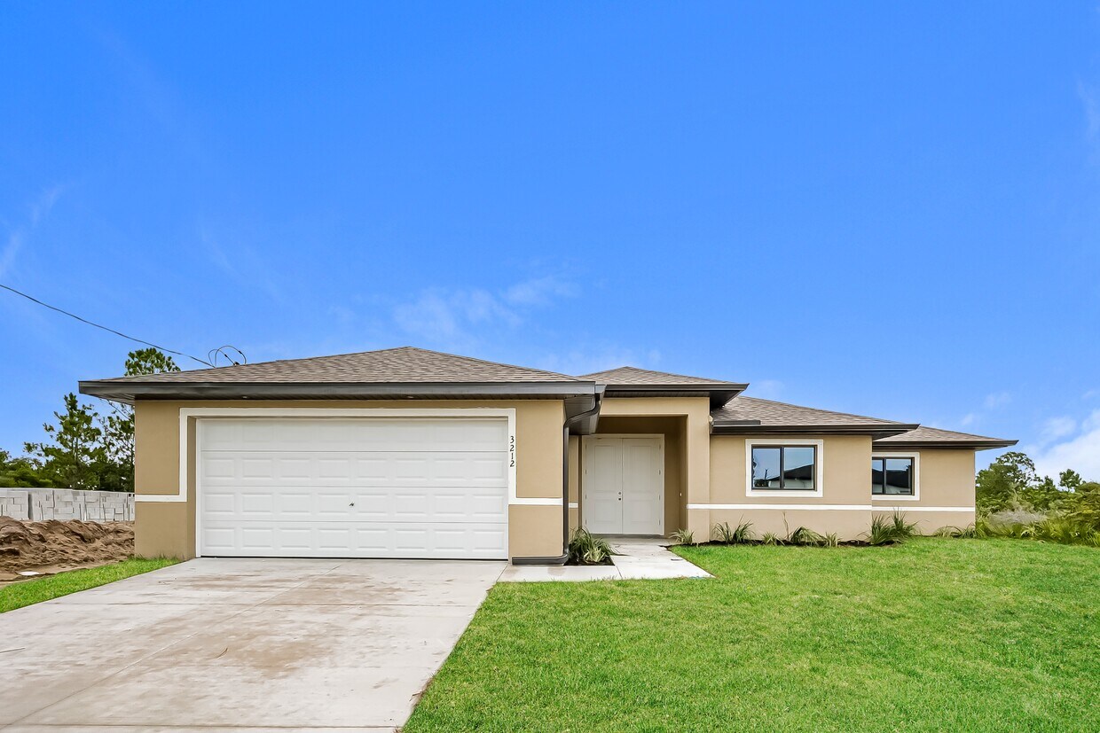 Foto principal - 3212 29th St W
