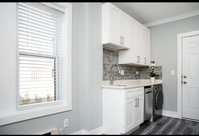 Photo - 0 bedroom in Chicago IL 60613 Apartment