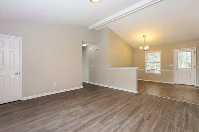 Foto del edificio - 425 Jonesboro Ct