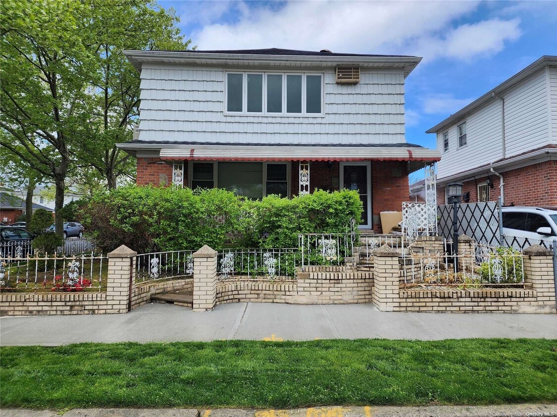 Primary Photo - 15-54-54 159th St
