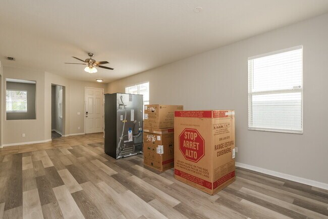 Building Photo - 11171 Golden Silence Dr