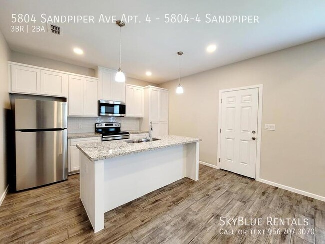 Foto del edificio - 5804 Sandpiper Ave