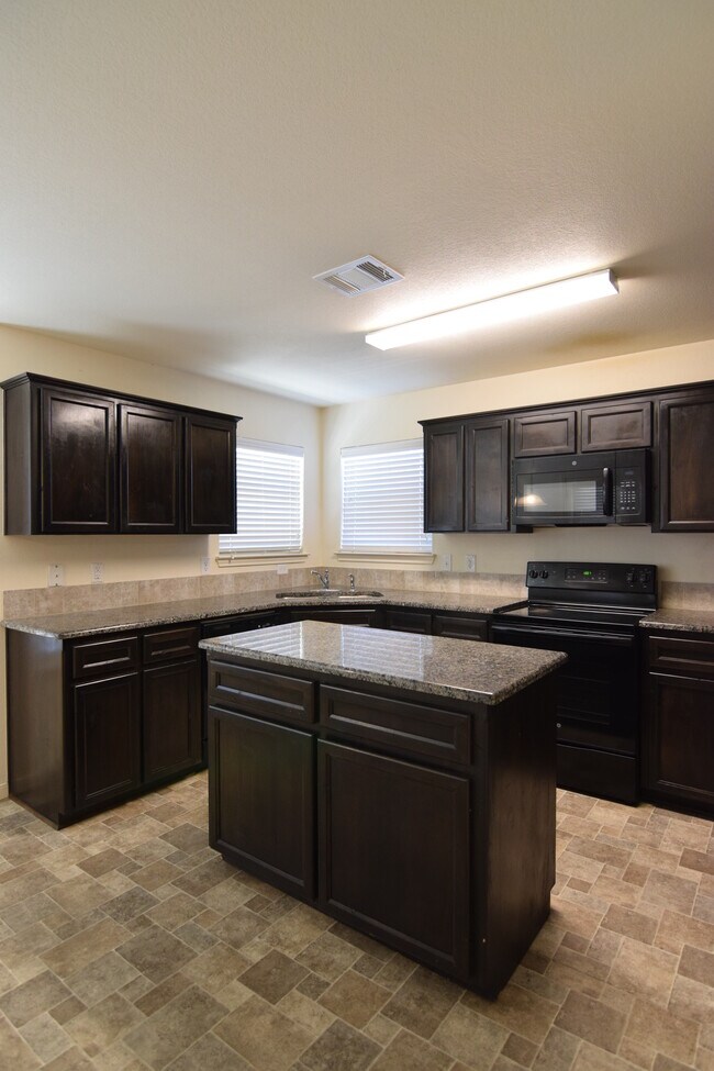 Building Photo - 4404 Colonel Dr