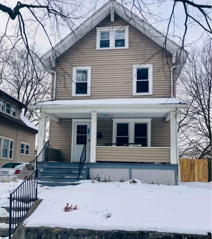 1040 Neptune Ave Akron, OH 44301 – photo 1