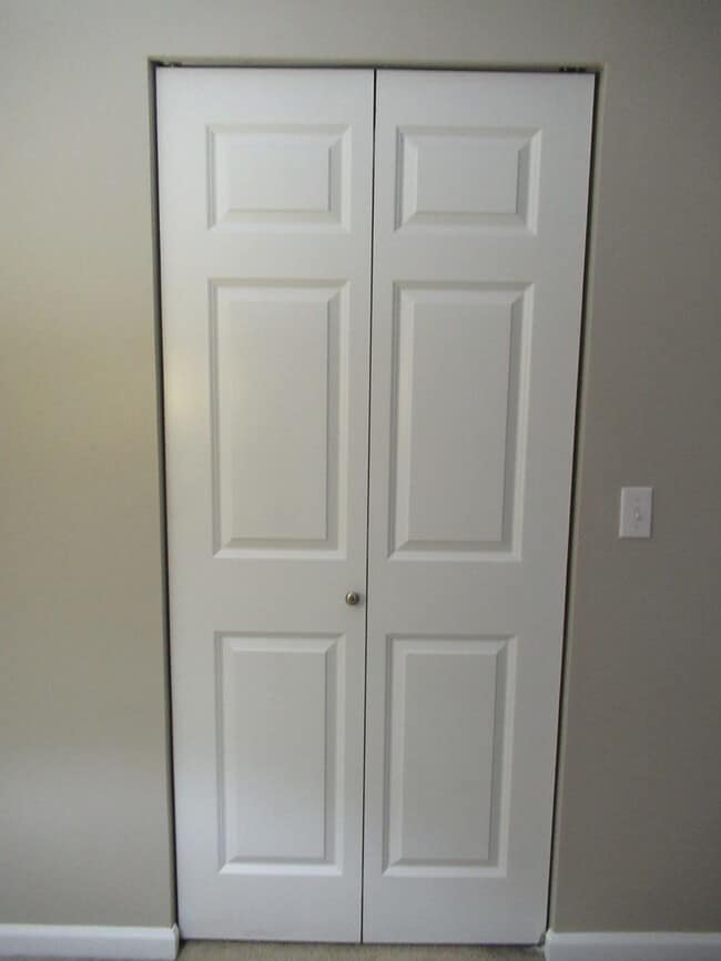 Building Photo - APPROVED APPLICATION-Corner unit 1 bed, 1 ...
