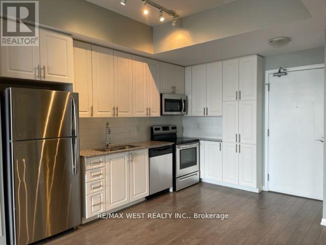 Building Photo - 3091 Dufferin St