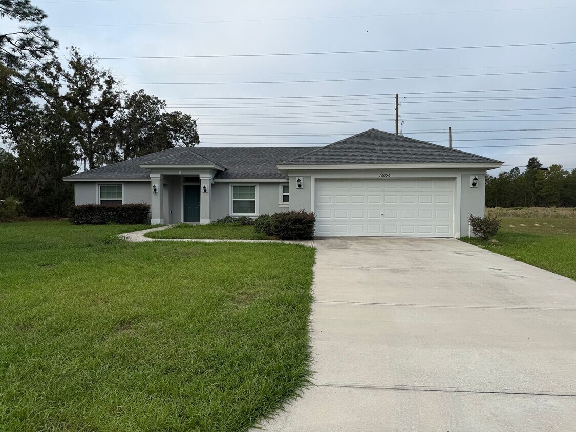 Foto principal - 3BR/2BA Home in Marion Oaks – Spacious Lot...