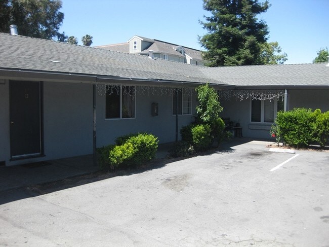 Foto del edificio - 2341-2345 Cooley Ave