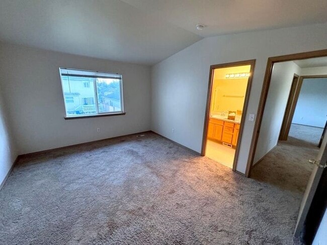 Foto del edificio - Nice 4 bedroom, 2.5 bath two story home in English Ridge, Puyallup!!