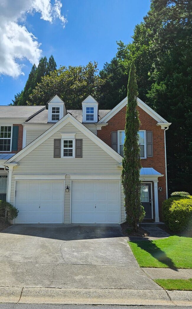 Foto del edificio - Rare 3 bed 2.5 bath Townhome home located ...