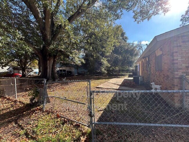 Foto del edificio - 301 Doc Duhon St