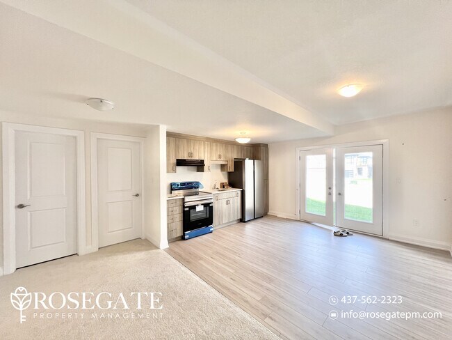 Photo du bâtiment - Modern 1-Bedroom Basement Apartment in Wat...