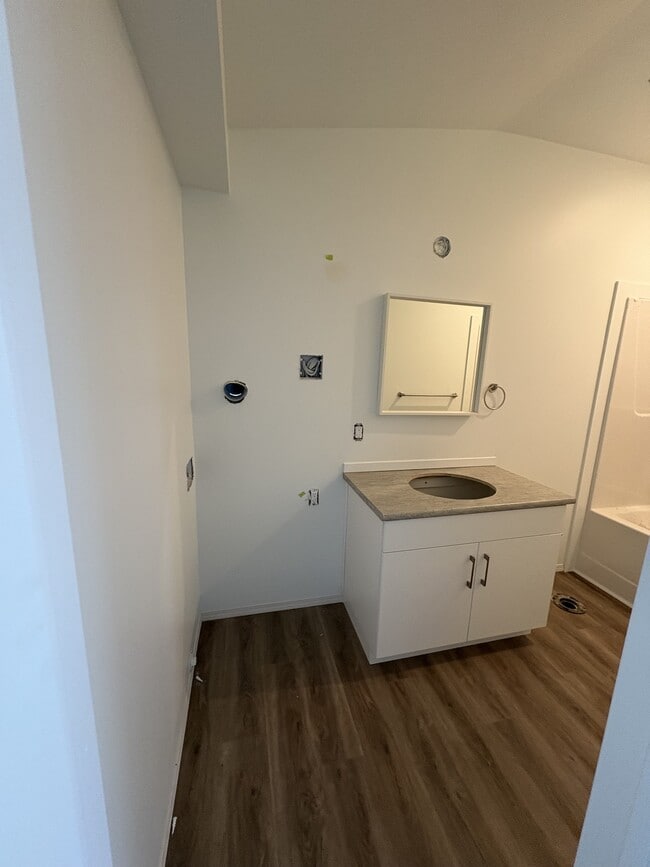 Photo du bâtiment - 11813-11847 47 St NW