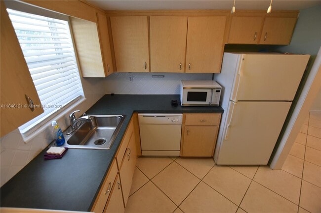 Building Photo - 2766 Emory Dr W