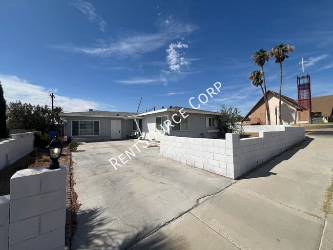 Building Photo - 1200 Kelly Dr