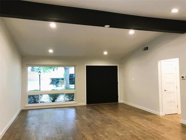 Building Photo - 5800 N Hampton Dr