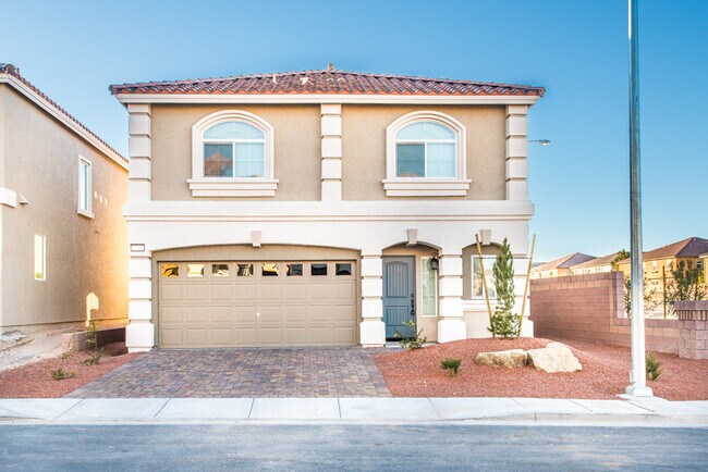 Building Photo - Beautiful 4 Bedroom, 2 Story Home in the S...
