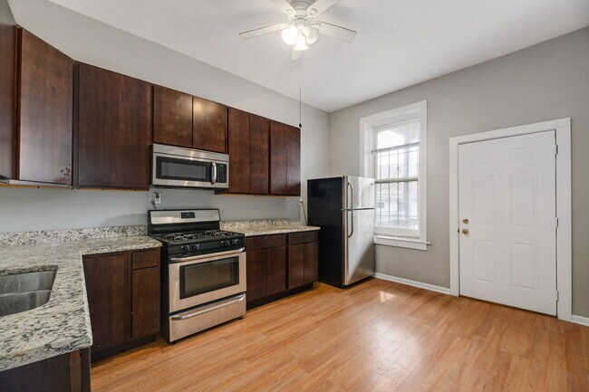 Building Photo - 1518 N Ashland Ave