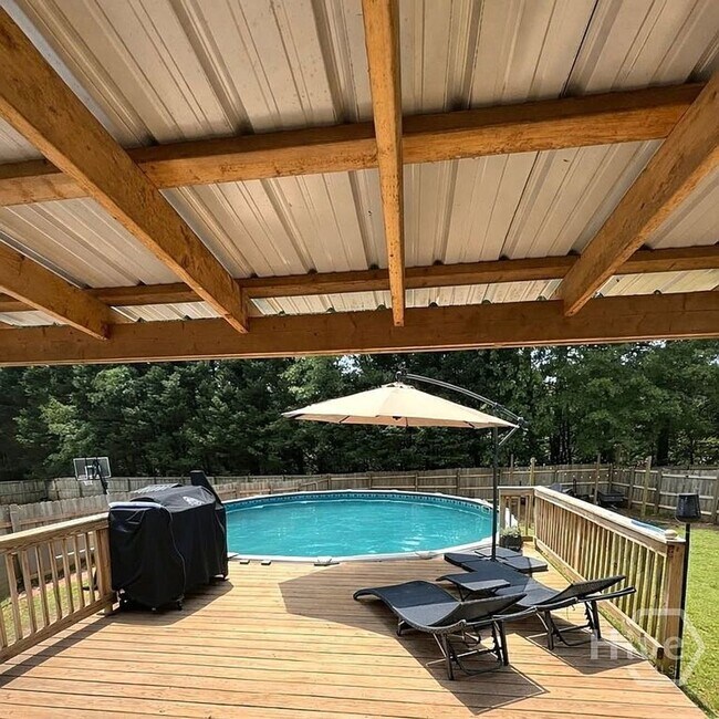 Building Photo - Beautiful 3BR/3BA Home with Private Pool – Pool Maintenance Included!
