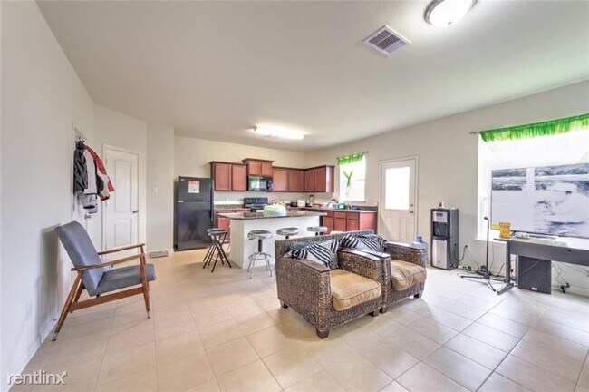 Foto del edificio - 3 br, 2.5 bath House - 11017 Panther Ct